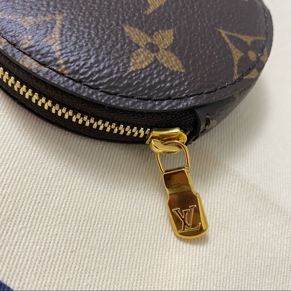 Louis Vuitton round zipped coin purse - Picture 5 of 10